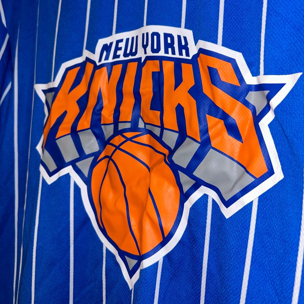 ๐ฝ๐ New York Knicks NBA Basketball Pinstripes Polyester Shirt ๐๏ธ๐ - Picture 15 of 16